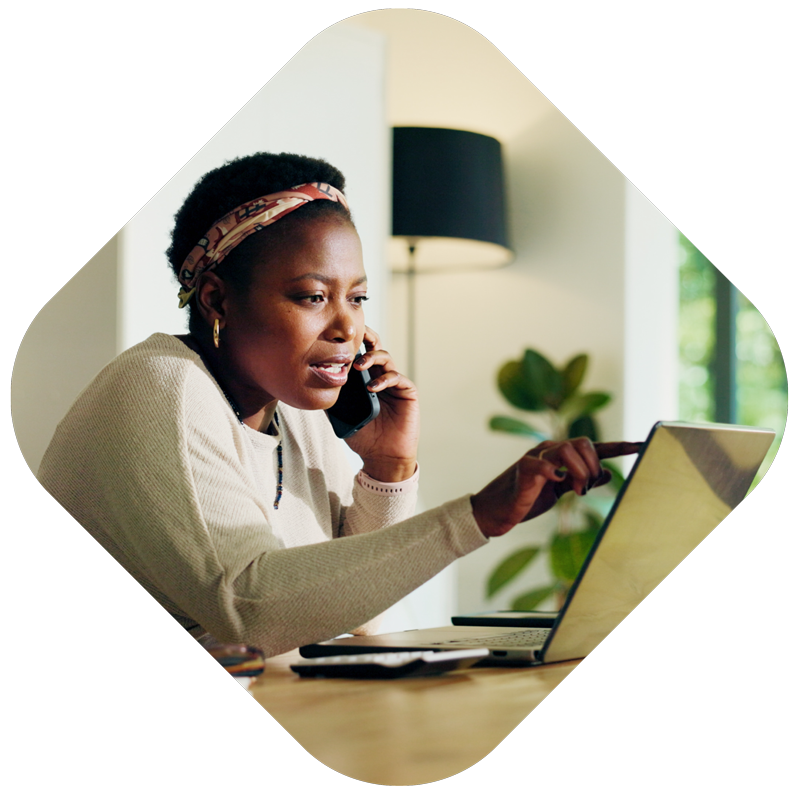African-female-using-Payroll-and-Accounting-software