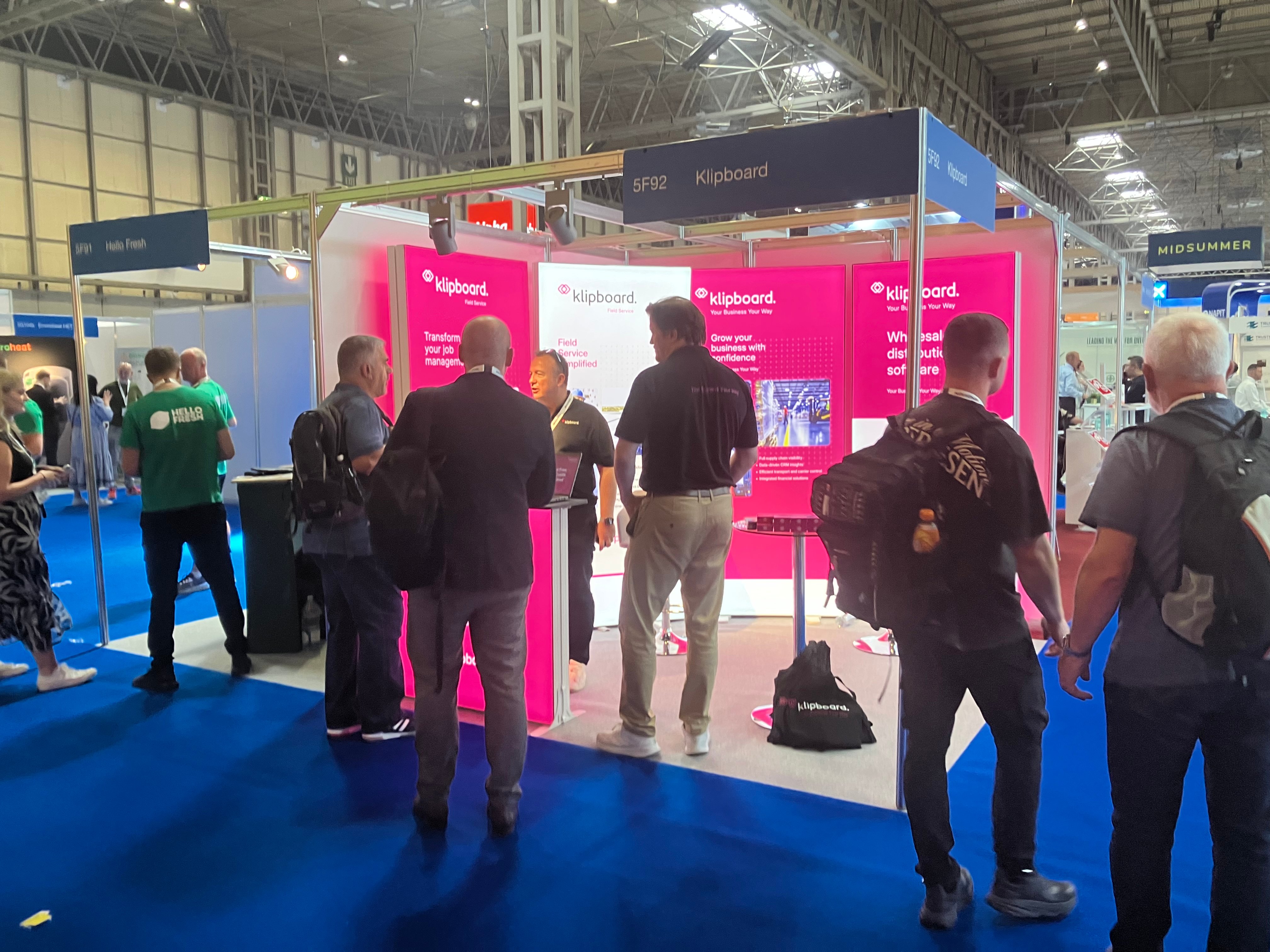 Essntial trade stand