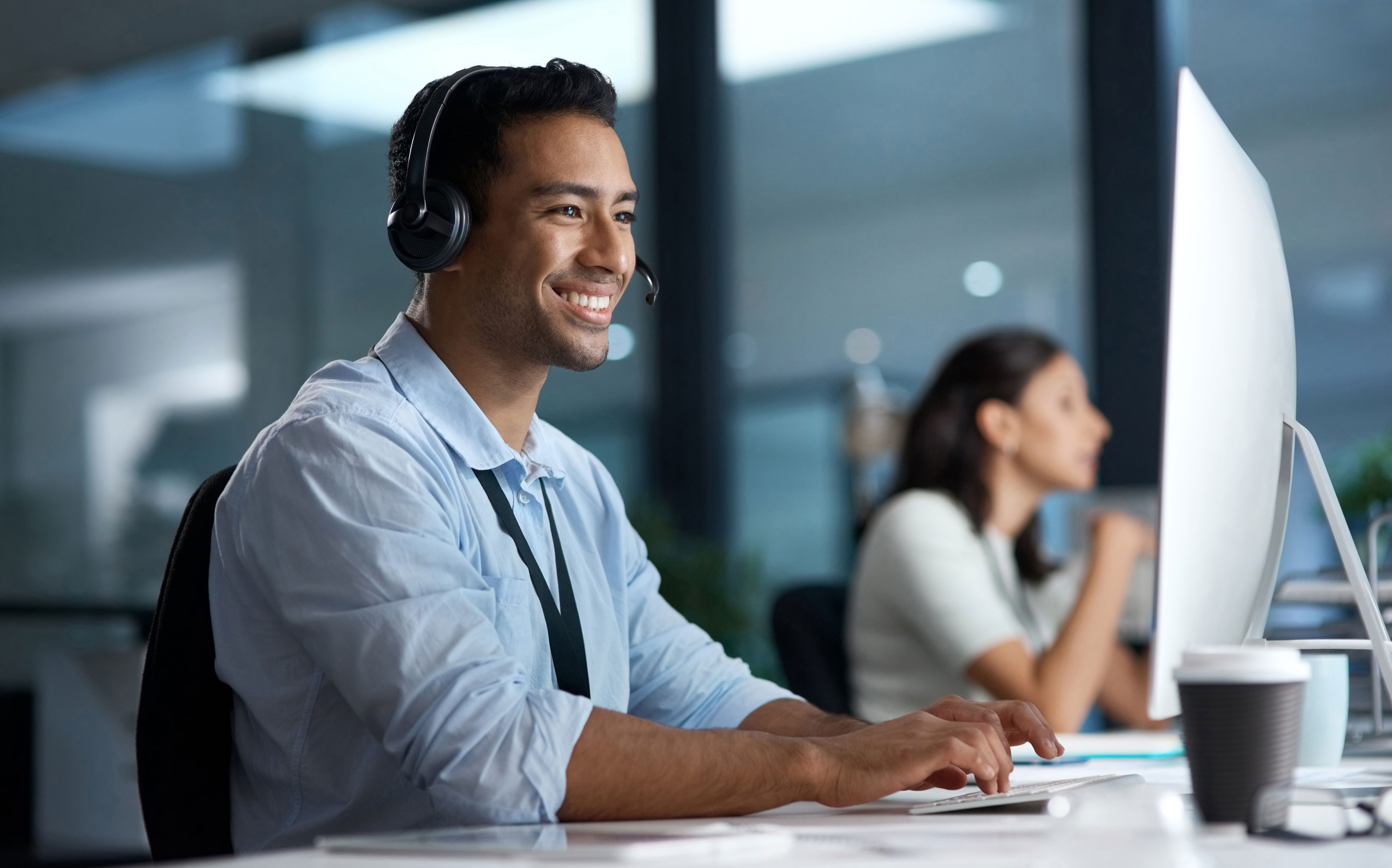 Male-Tech-Support-to-the-left